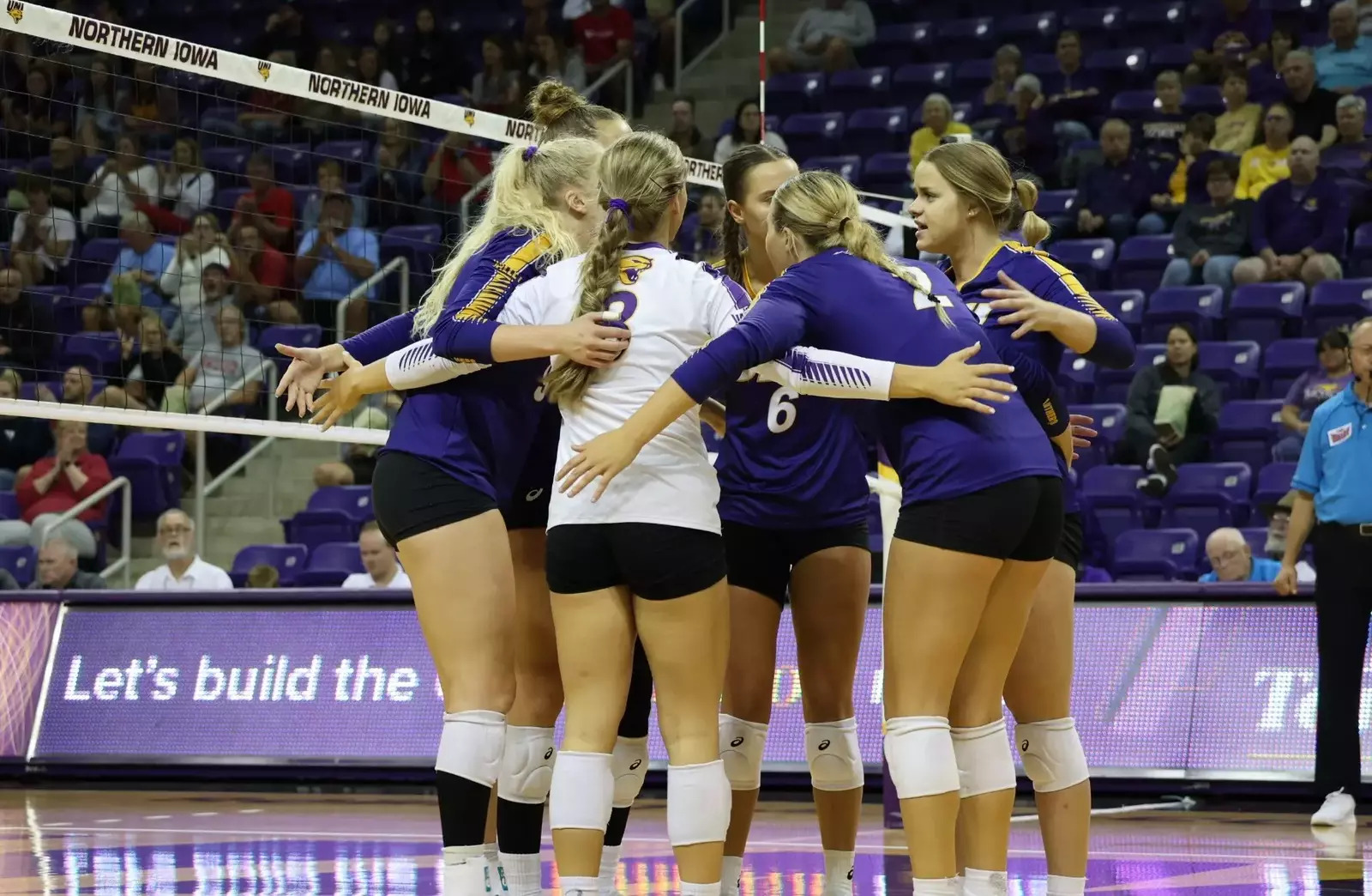 6 UNI Volleyball Players Celebrating in a hudl